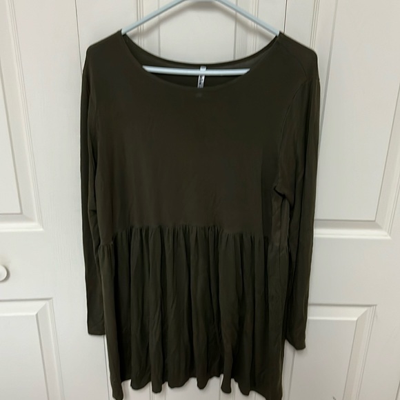 Azules olive green dress L. Excellent preowned condition, no flaws. - Picture 1 of 2